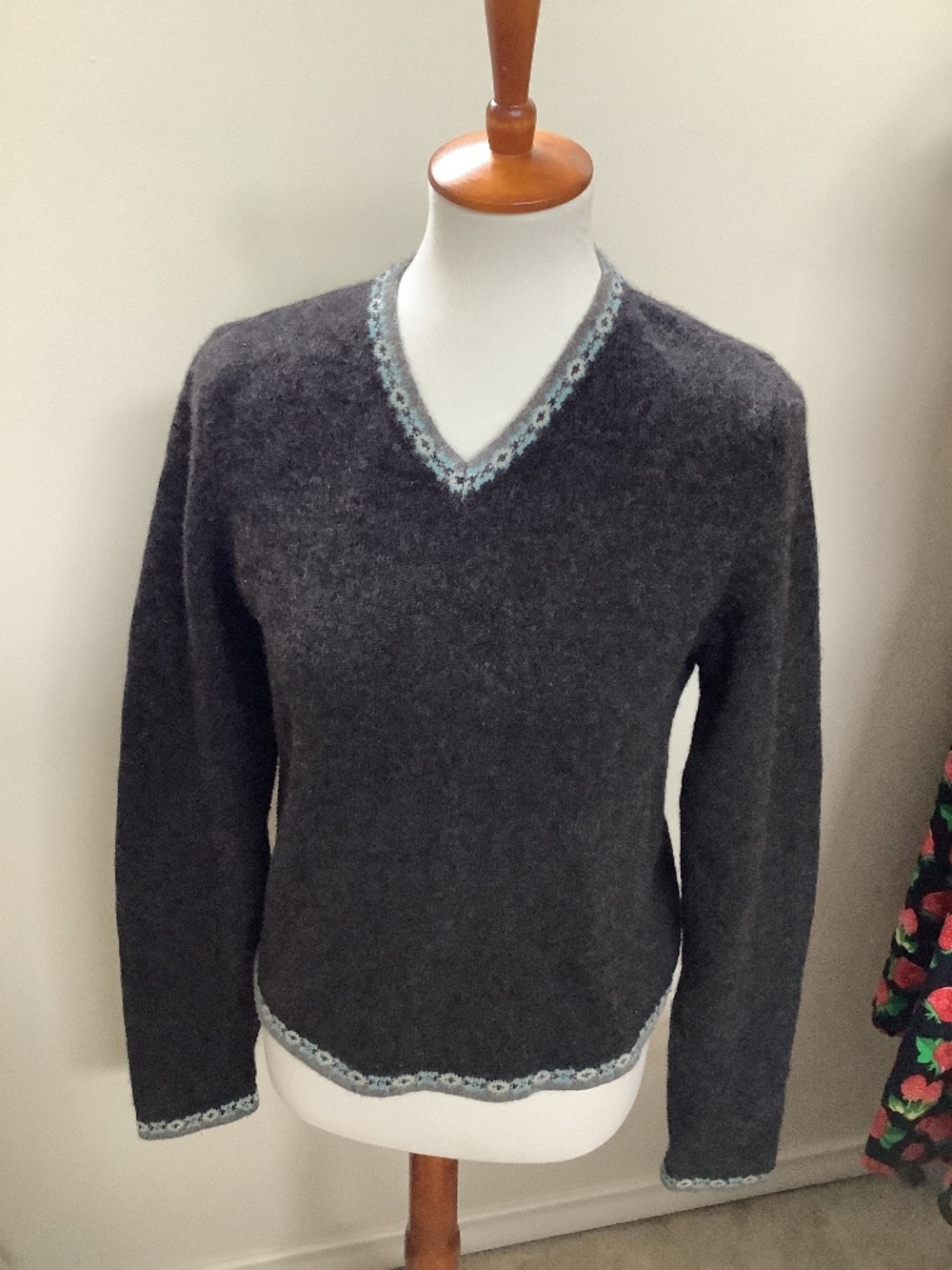 Jamie Scott V Neck Sweater Lambswool and Nylon